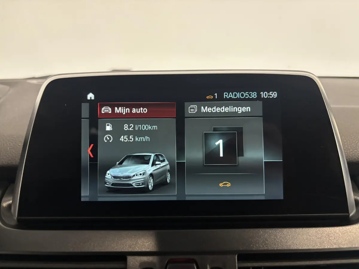 218i Corporate Lease Executive Navigatie Airco Cruise Control Lichtmetalenvelgen Parkeersensoren