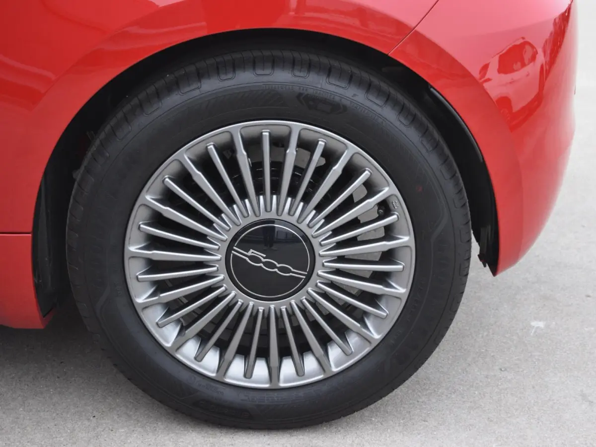 Hybrid Torino Launch Edition | Clima | Carplay | PDC | Priv Glass | Rosso Passione
