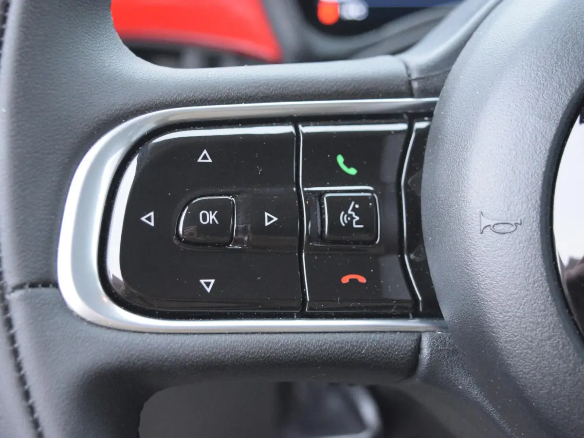 Hybrid Torino Launch Edition | Clima | Carplay | PDC | Priv Glass | Rosso Passione