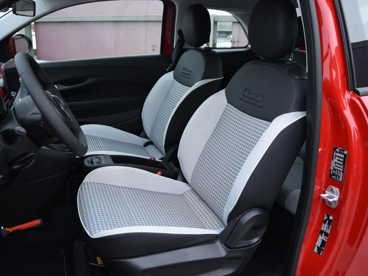 Hybrid Torino Launch Edition | Clima | Carplay | PDC | Priv Glass | Rosso Passione