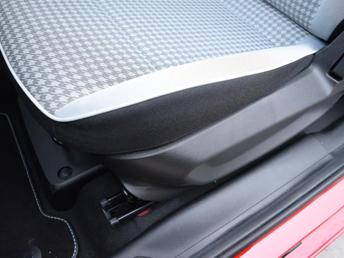 Hybrid Torino Launch Edition | Clima | Carplay | PDC | Priv Glass | Rosso Passione