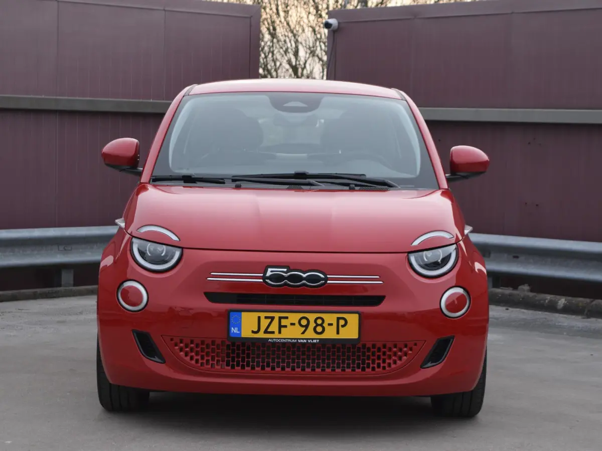 Hybrid Torino Launch Edition | Clima | Carplay | PDC | Priv Glass | Rosso Passione