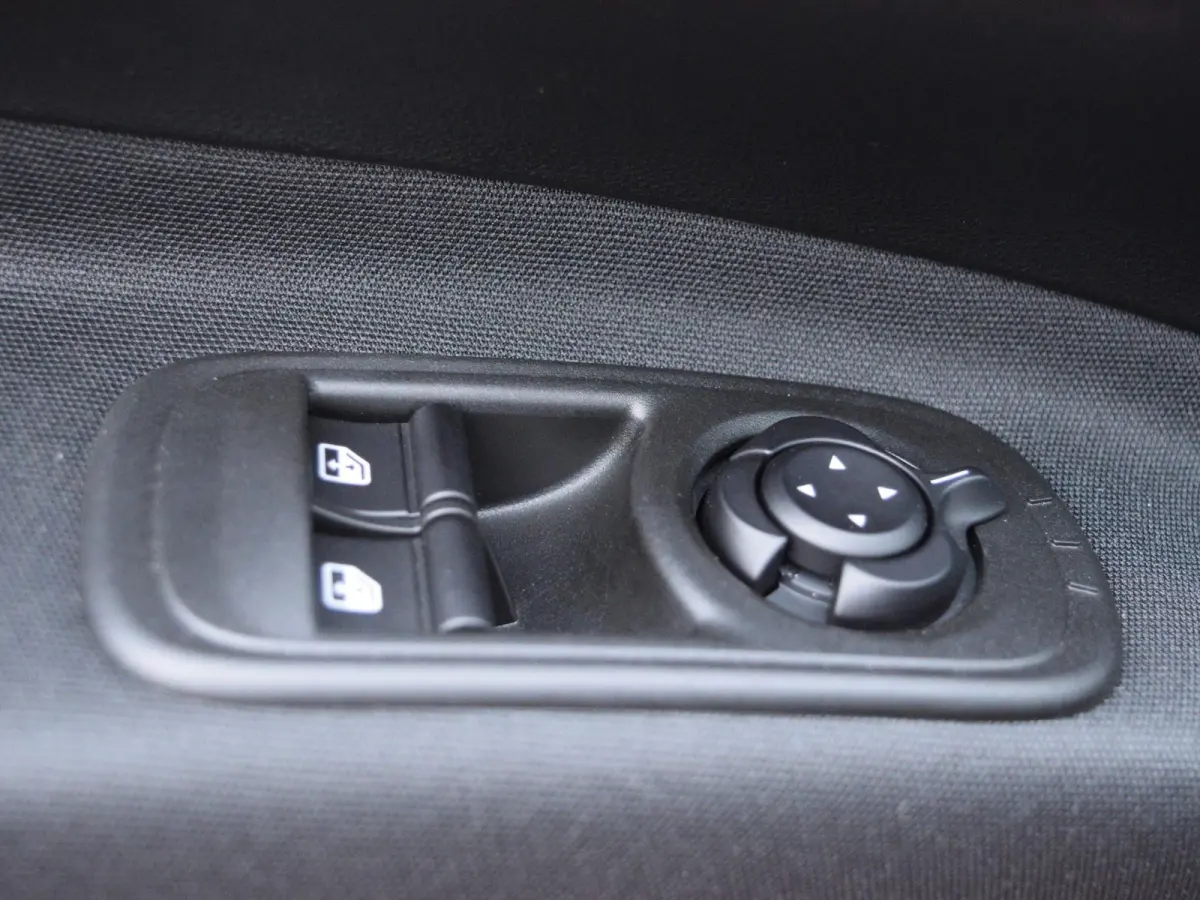 Hybrid Torino Launch Edition | Clima | Carplay | PDC | Priv Glass | Rosso Passione