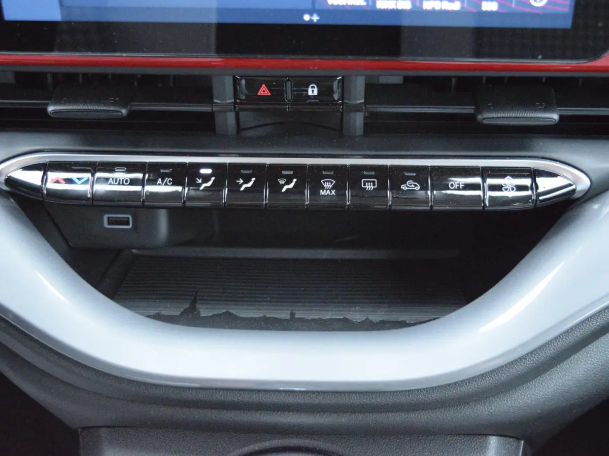 Hybrid Torino Launch Edition | Clima | Carplay | PDC | Priv Glass | Rosso Passione