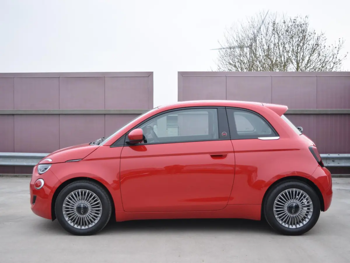 Hybrid Torino Launch Edition | Clima | Carplay | PDC | Priv Glass | Rosso Passione