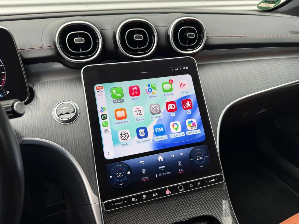 300 e Leer Led Carplay Camera 2023 Nieuw Model Vol Opties Sfeerverlichting Trekhaak Pdc Eerste Eigenaar Perfecte Staat