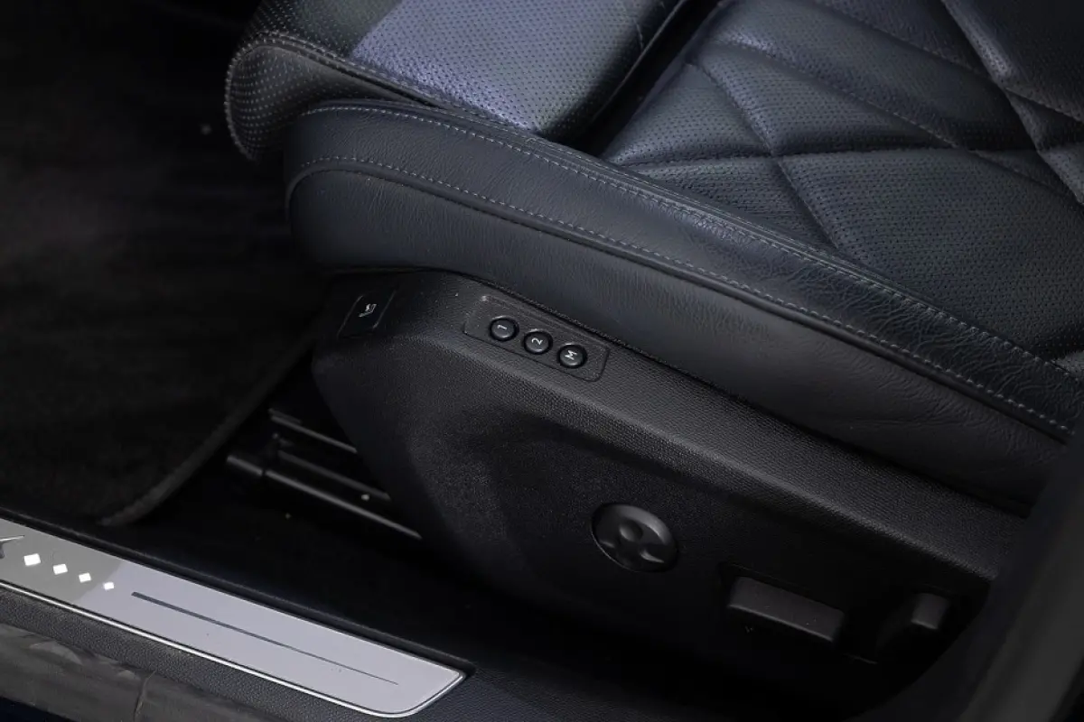 E-Tense RIVOLI+ PHEV | LEDER | Full LED | CARPLAY |