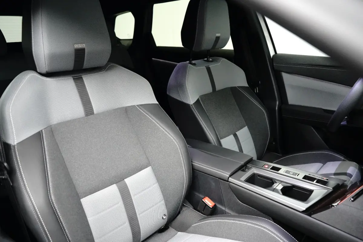1.2 Turbo Hybrid GS 145PK Automaat | Adaptive Cruise Control | Camera Voor / Achter | Navigatie | Apple Carplay / Android Auto | Keyless | | Comfortstoel(en) | Connected services | DAB ontva