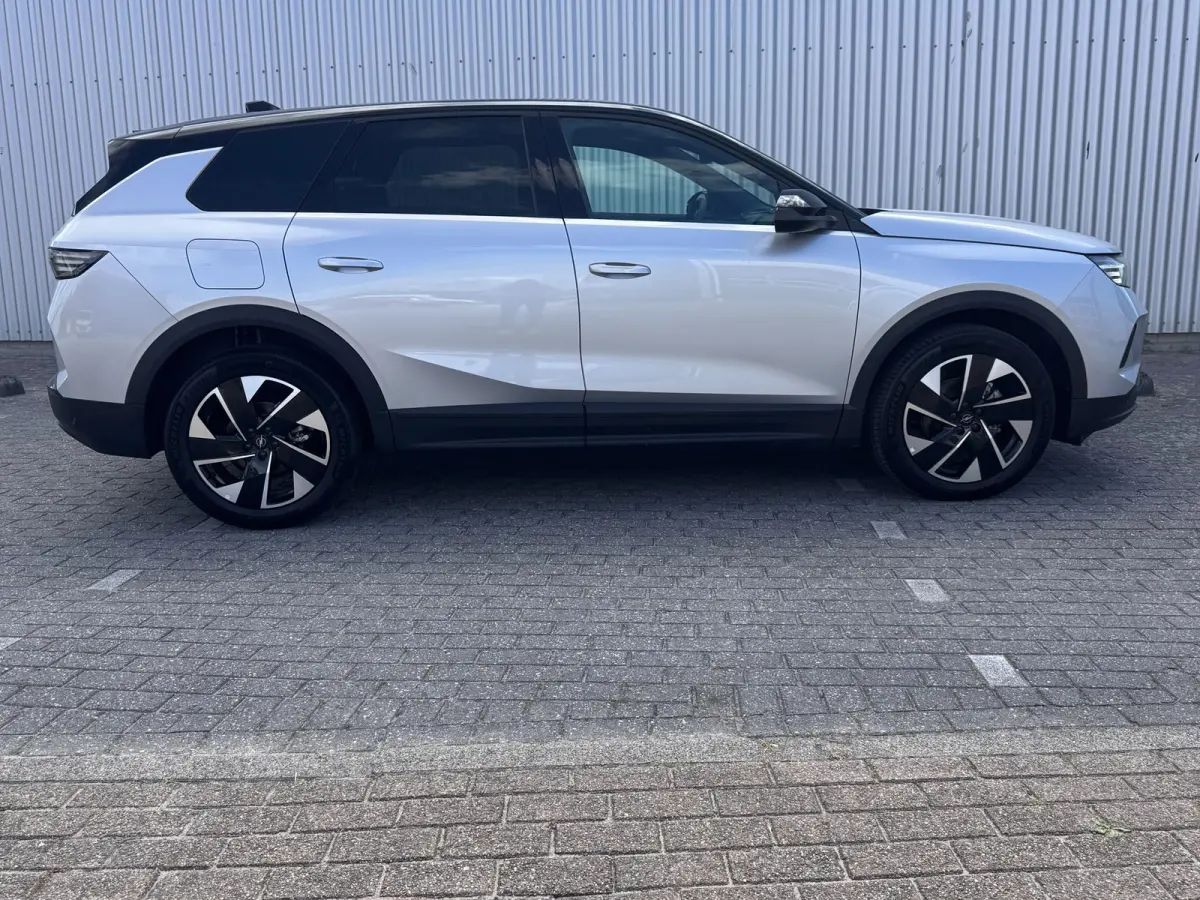 1.2 Turbo Hybrid GS 145PK Automaat | Adaptive Cruise Control | Camera Voor / Achter | Navigatie | Apple Carplay / Android Auto | Keyless | | Comfortstoel(en) | Connected services | DAB ontva