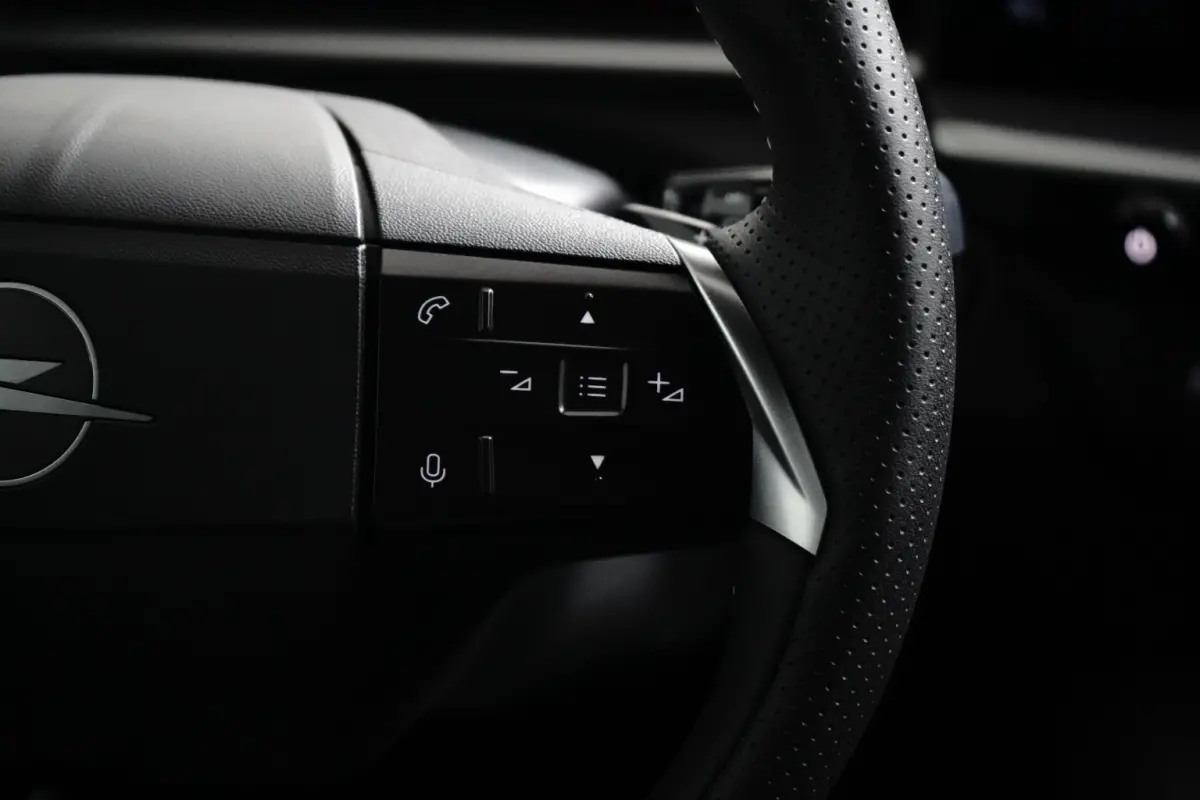 1.2 Turbo Hybrid GS 145PK Automaat | Adaptive Cruise Control | Camera Voor / Achter | Navigatie | Apple Carplay / Android Auto | Keyless | | Comfortstoel(en) | Connected services | DAB ontva