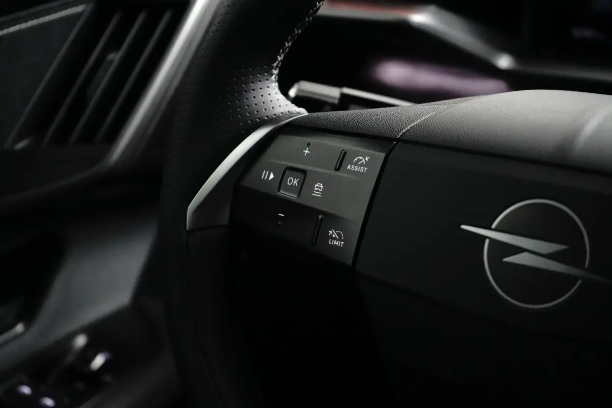 1.2 Turbo Hybrid GS 145PK Automaat | Adaptive Cruise Control | Camera Voor / Achter | Navigatie | Apple Carplay / Android Auto | Keyless | | Comfortstoel(en) | Connected services | DAB ontva