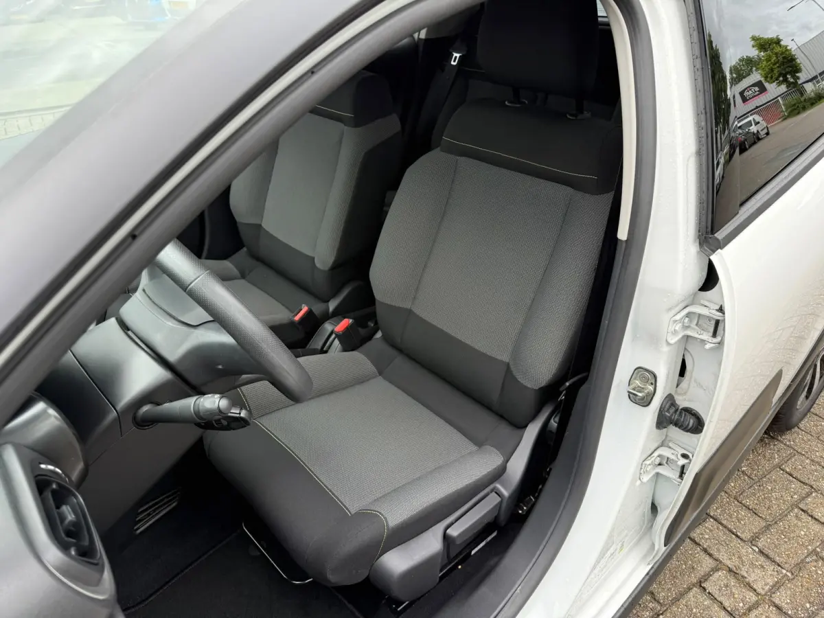 1.2 PureTech Feel, Facelift, Navi, Dealer auto