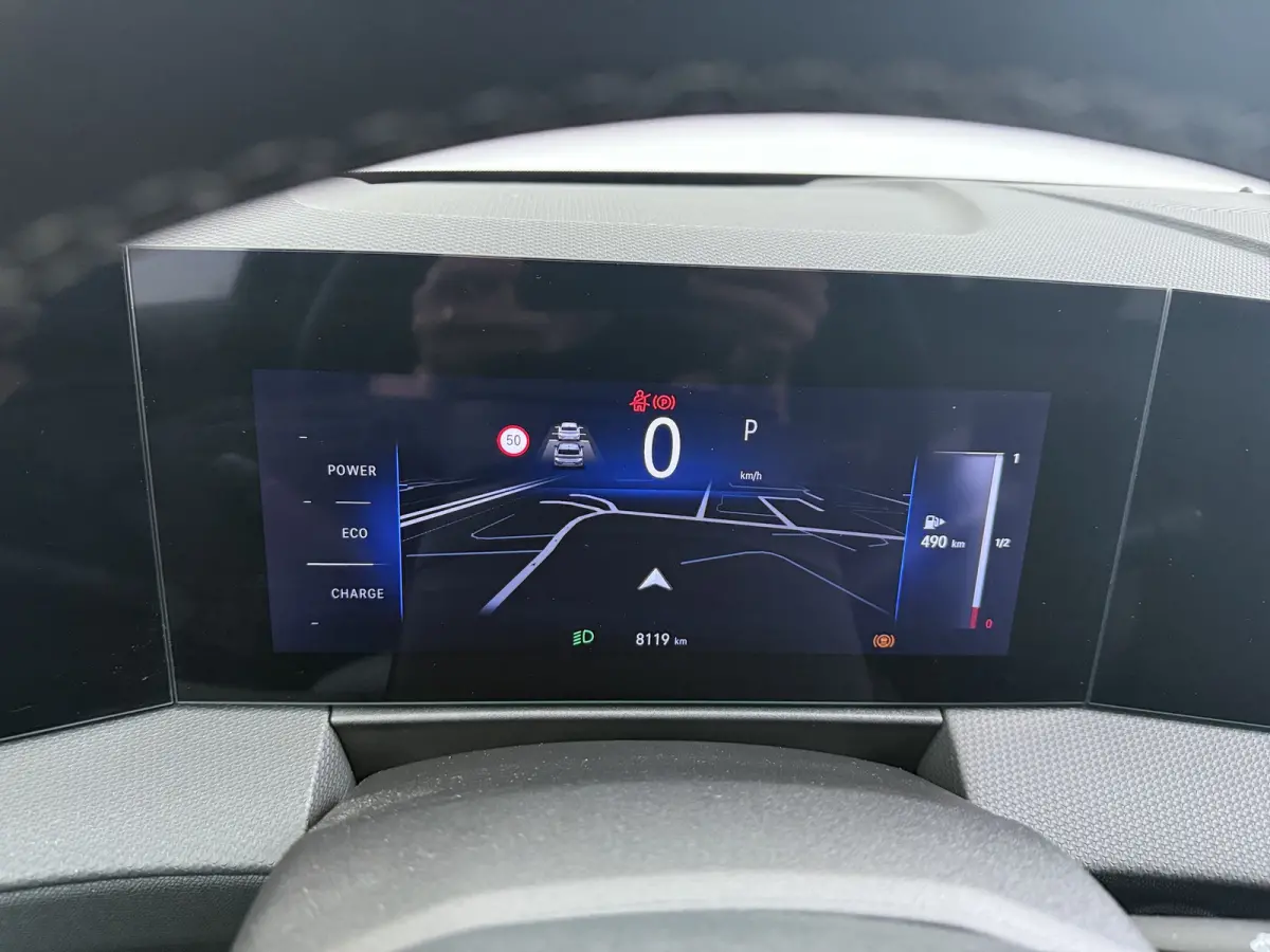 1.2 Turbo Hybrid Business Edition / Navigatie / Camera / Parkeersensoren / Stuur -en Stoelverwarmd / Keyless / Carplay / 17'' LMV