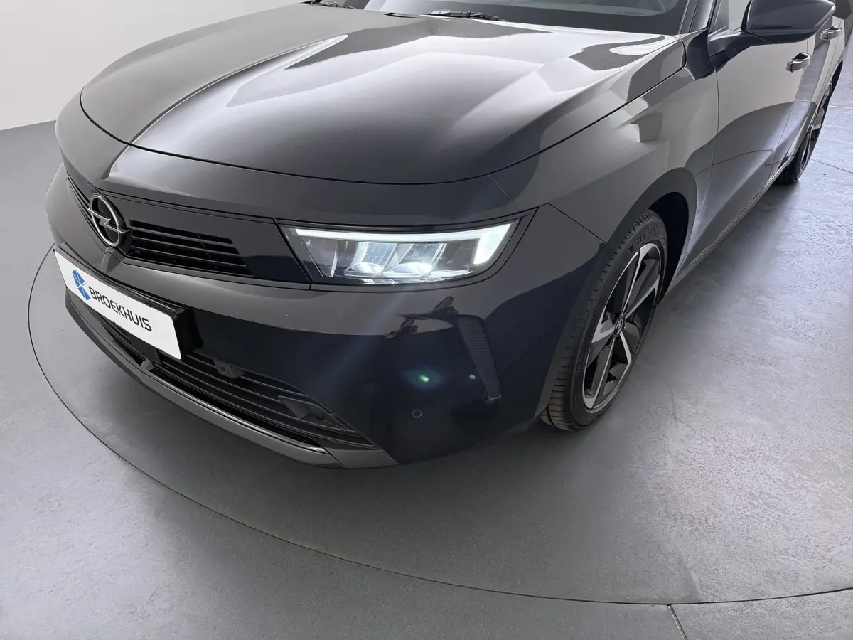 1.2 Turbo Hybrid Business Edition / Navigatie / Camera / Parkeersensoren / Stuur -en Stoelverwarmd / Keyless / Carplay / 17'' LMV