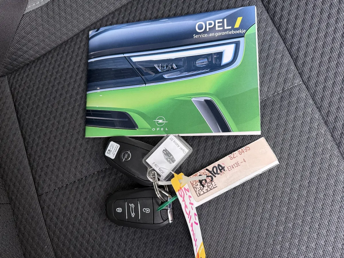 1.2 Turbo Hybrid Business Edition / Navigatie / Camera / Parkeersensoren / Stuur -en Stoelverwarmd / Keyless / Carplay / 17'' LMV