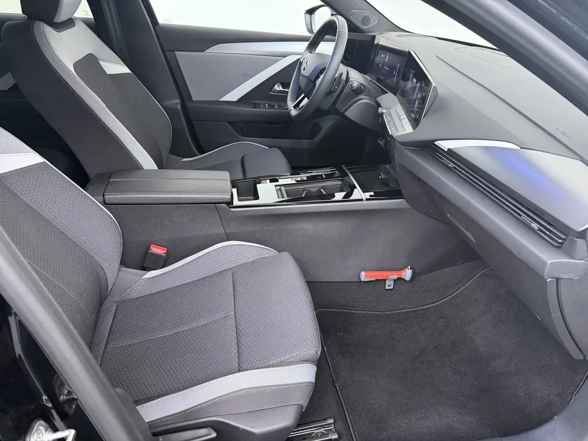 1.2 Turbo Hybrid Business Edition / Navigatie / Camera / Parkeersensoren / Stuur -en Stoelverwarmd / Keyless / Carplay / 17'' LMV