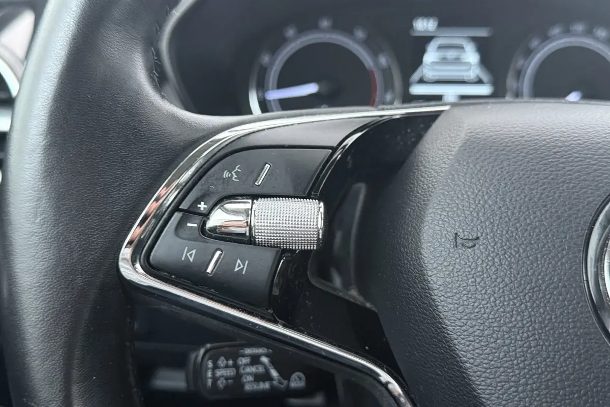 1.0 TSI Ambition | Adapt. Cruise | Parkeersensoren | CarPlay | NAP | Org. NL | Climate Control |
