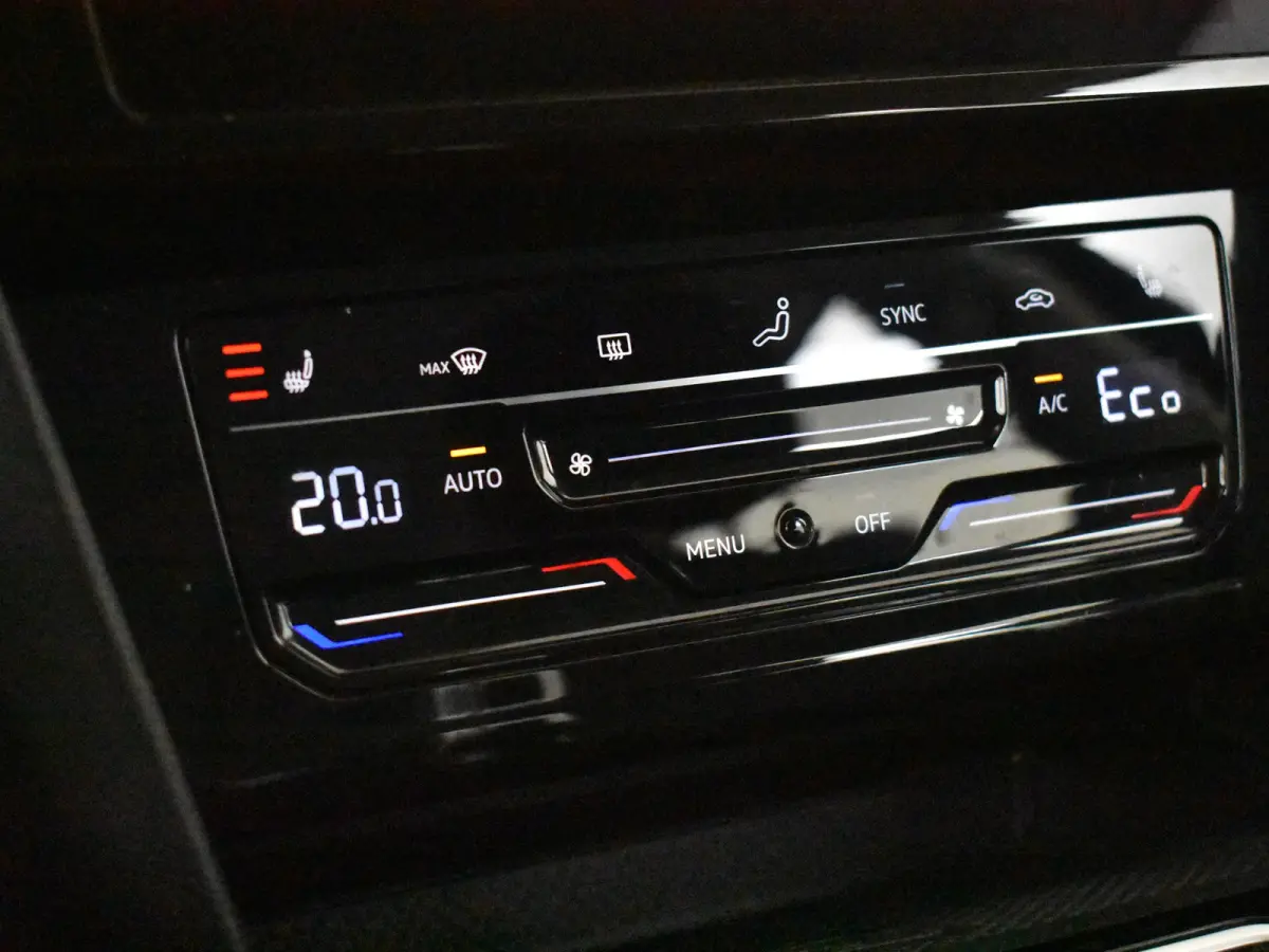 1.4 TSI PHEV GTE Business 218Pk DSG/AUTO | Elektr.Trekhaak | Camera | Cruise control adaptief | Apple carplay Android auto | Navigatie | DAB | LED | Stoelverwarming | 17"LMV