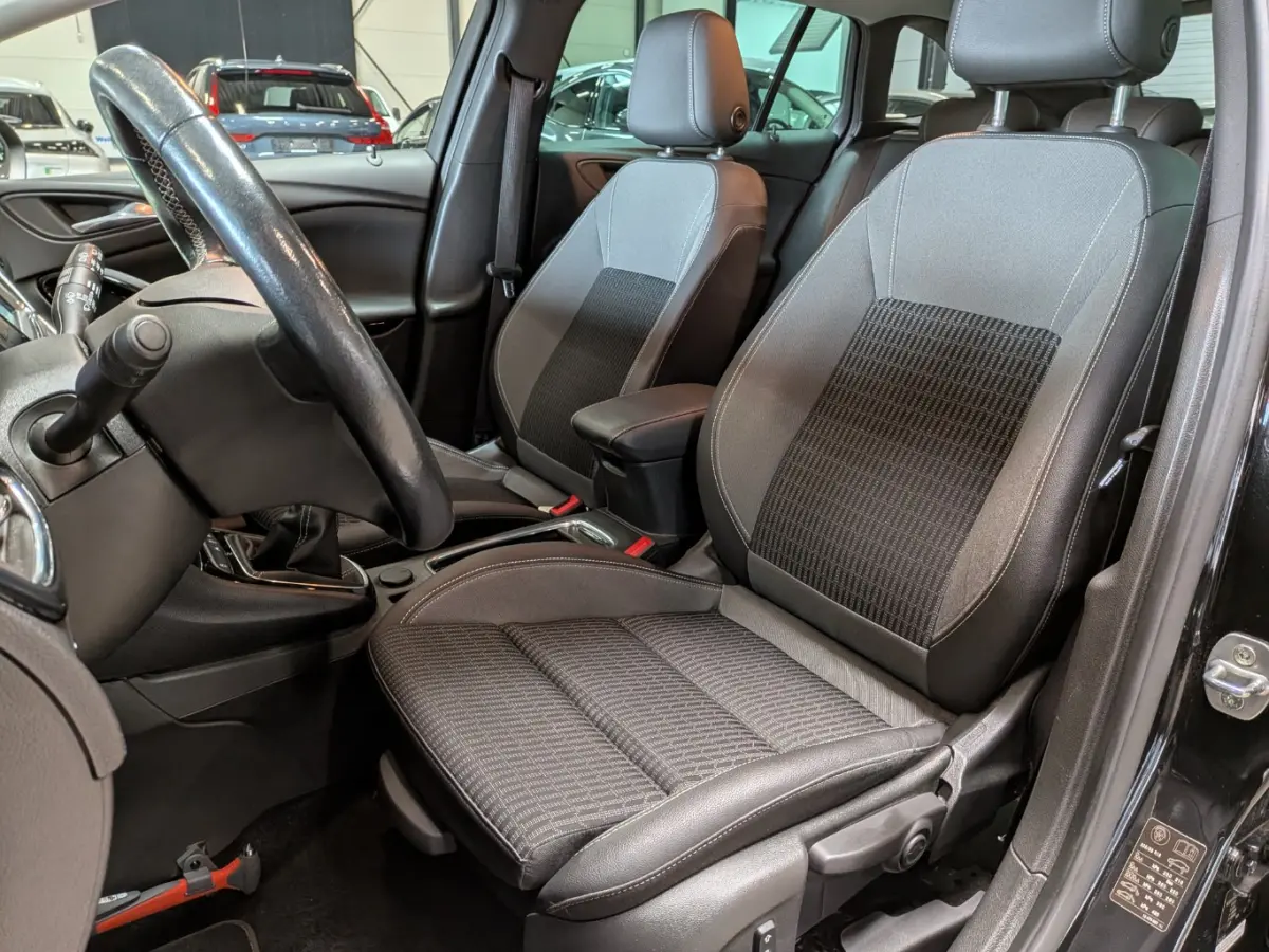 1.2 Design & Tech l 1e Eigenaar l Dealeronderhoud l Camera l Voorruit Verwarming l Stoelverwarming Apple Car Play Android Auto l