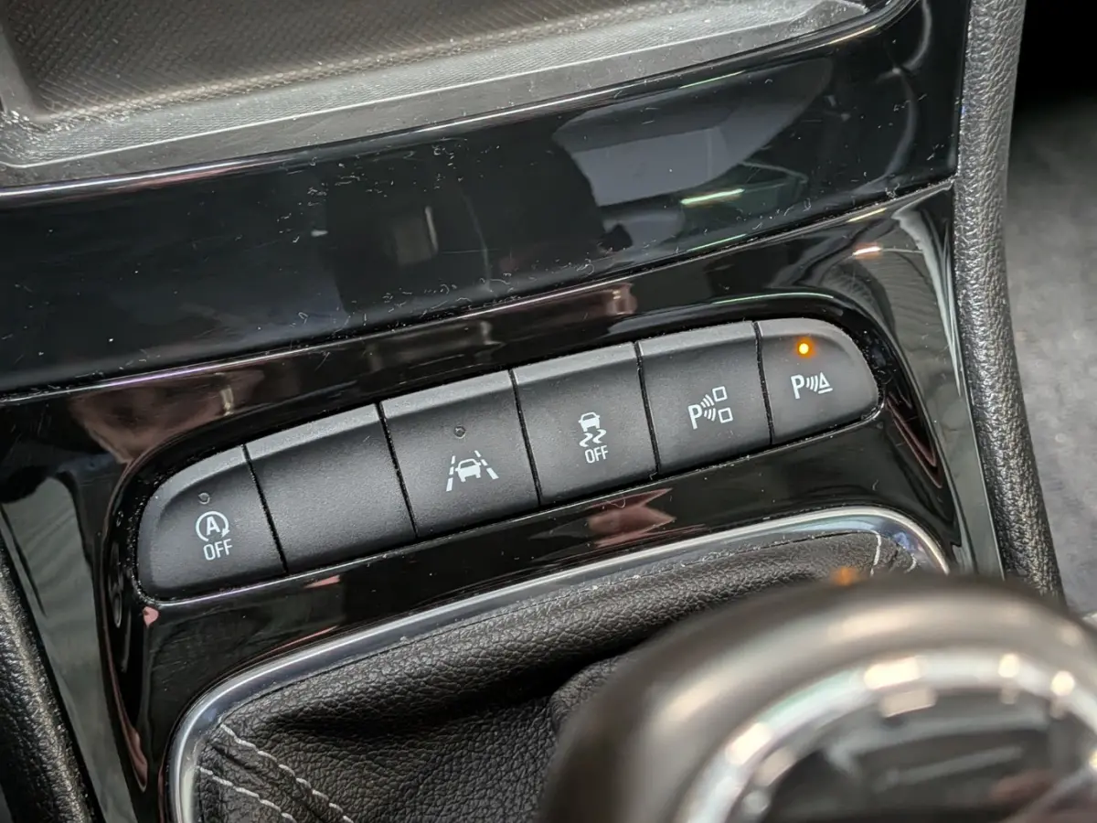 1.2 Design & Tech l 1e Eigenaar l Dealeronderhoud l Camera l Voorruit Verwarming l Stoelverwarming Apple Car Play Android Auto l