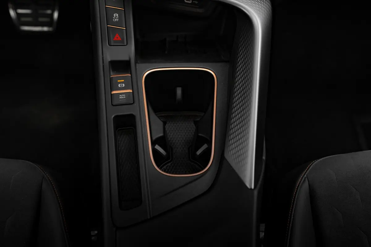 1.5 TSI e-Hybrid 272pk VZ Performance | Garantie t/m 2030 | Panoramadak | Trekhaak | 360 Camera | Sennheiser
