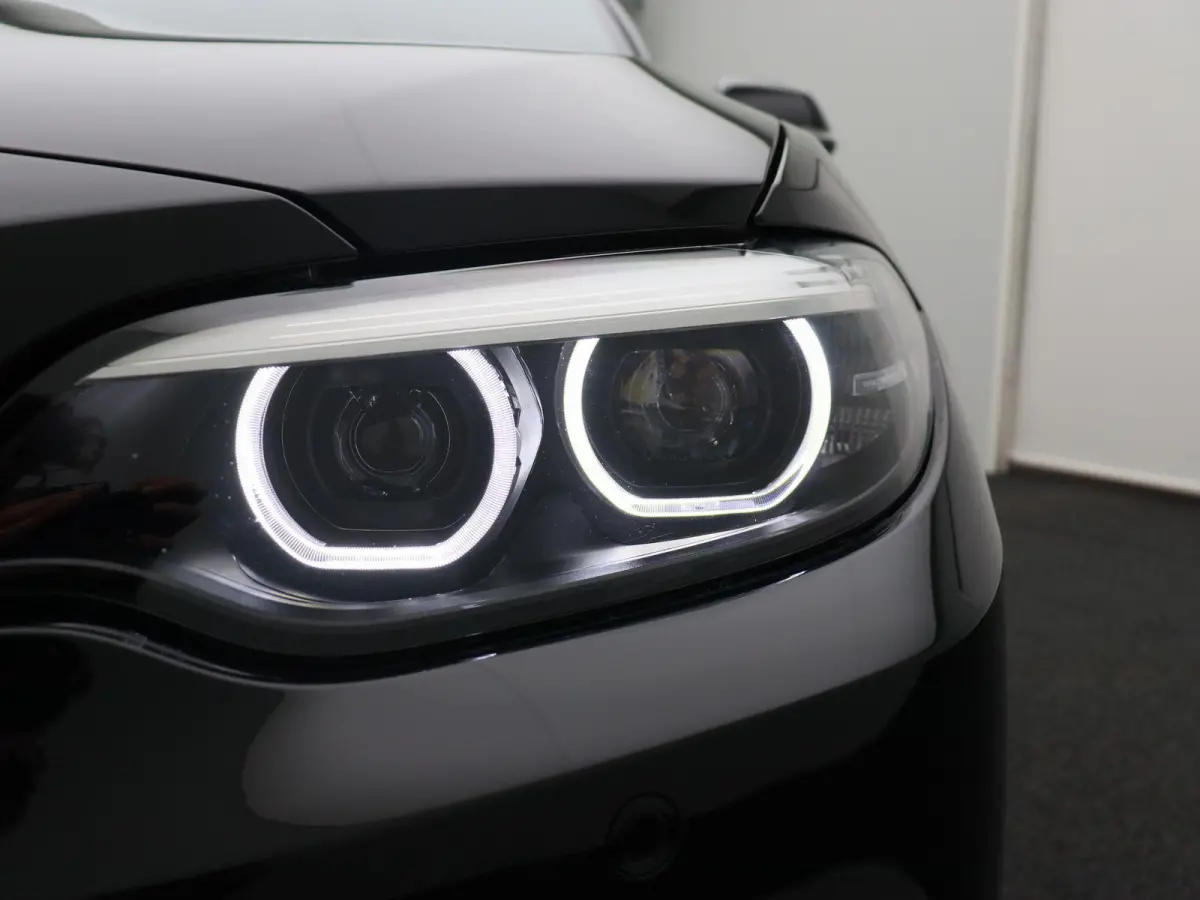 218i High Executive | M Sportpakket | PDC Voor + Achter | Navigatie Professional | HiFi | 18''