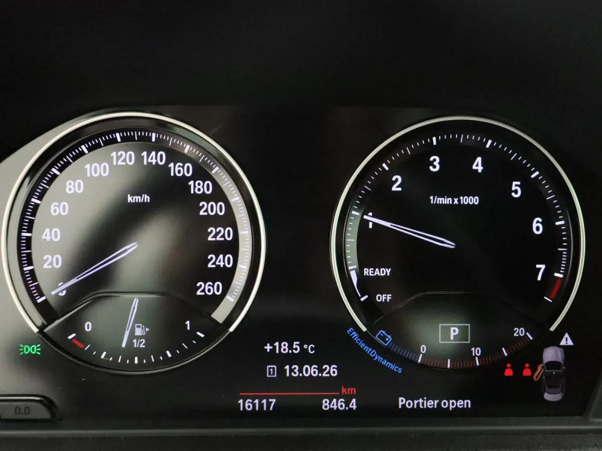 218i High Executive | M Sportpakket | PDC Voor + Achter | Navigatie Professional | HiFi | 18''