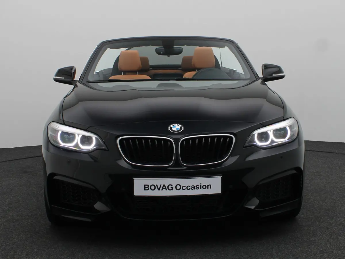 218i High Executive | M Sportpakket | PDC Voor + Achter | Navigatie Professional | HiFi | 18''
