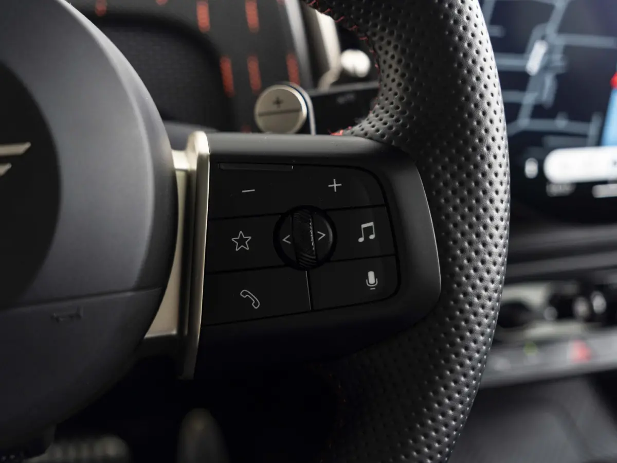 JCW ALL4 John Cooper Works XL-pakket | 20" Flag Spoke 2-tone | Glazen panoramadak | Stoel & Stuurverwarming | Elektrisch verstelbare stoelen |