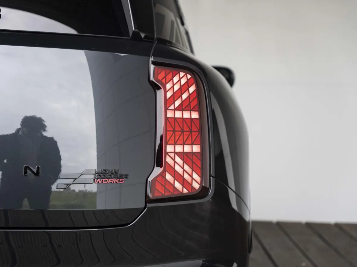JCW ALL4 John Cooper Works XL-pakket | 20" Flag Spoke 2-tone | Glazen panoramadak | Stoel & Stuurverwarming | Elektrisch verstelbare stoelen |