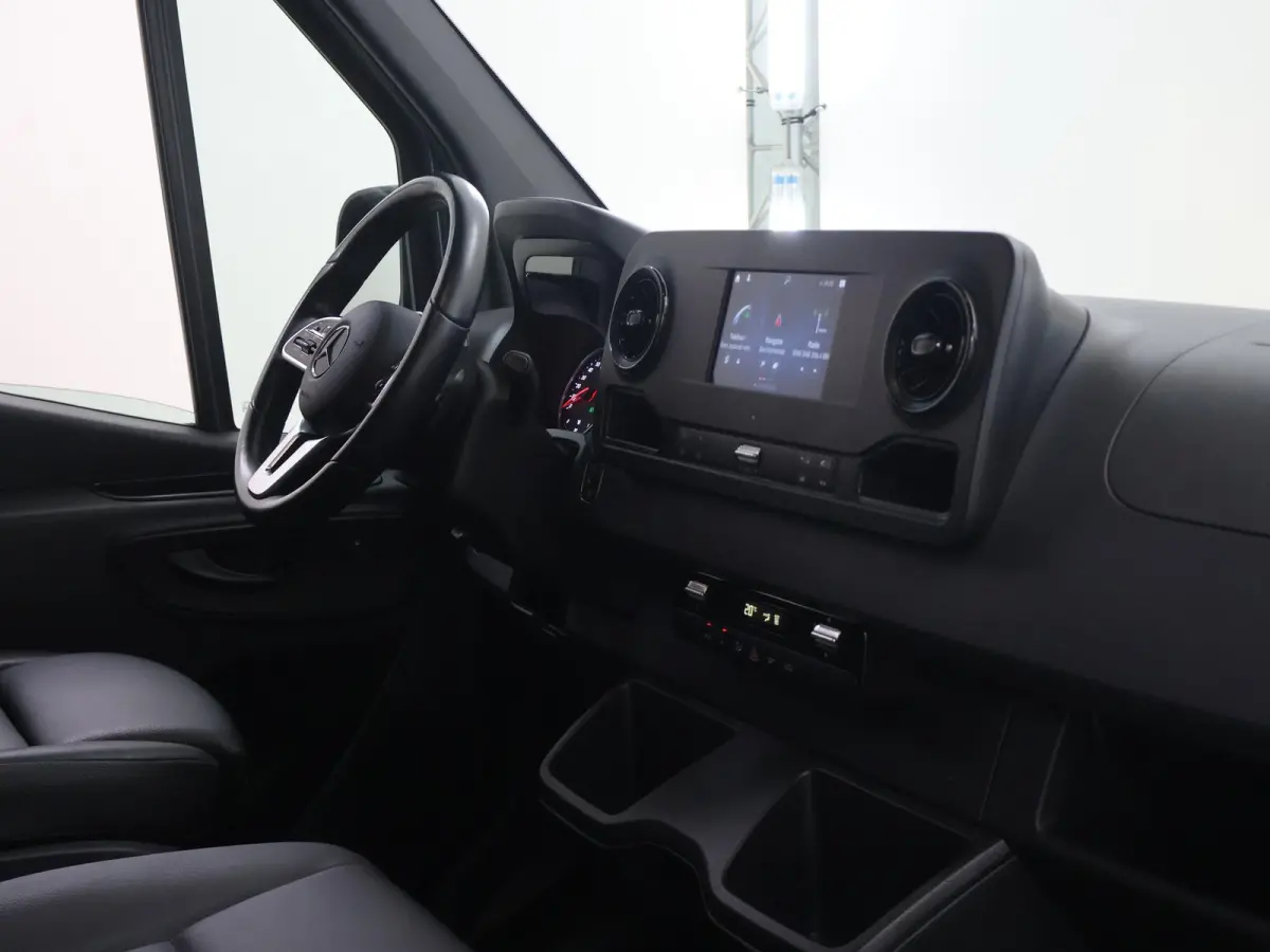 319 CDI | Aut. | L3 H2 | KOELWAGEN | 3-ZITS | PARKEERCAMERA | NAVIGATIE | KOELWAGEN | 190 PK | STOELVERWARMING | CLIMATE CONTROL | CERTIFIED