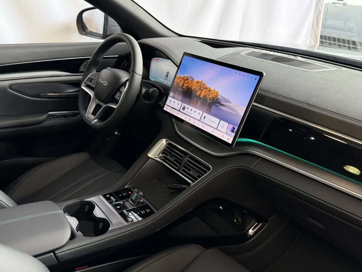 1.5 T DM-i AWD 324PK DESIGN Pano Dak Head‑Up 360° Camera Stoel‑/Stuurverwarming Stoelventilatie Infinity Audio 6 JAAR GARANTIE phev