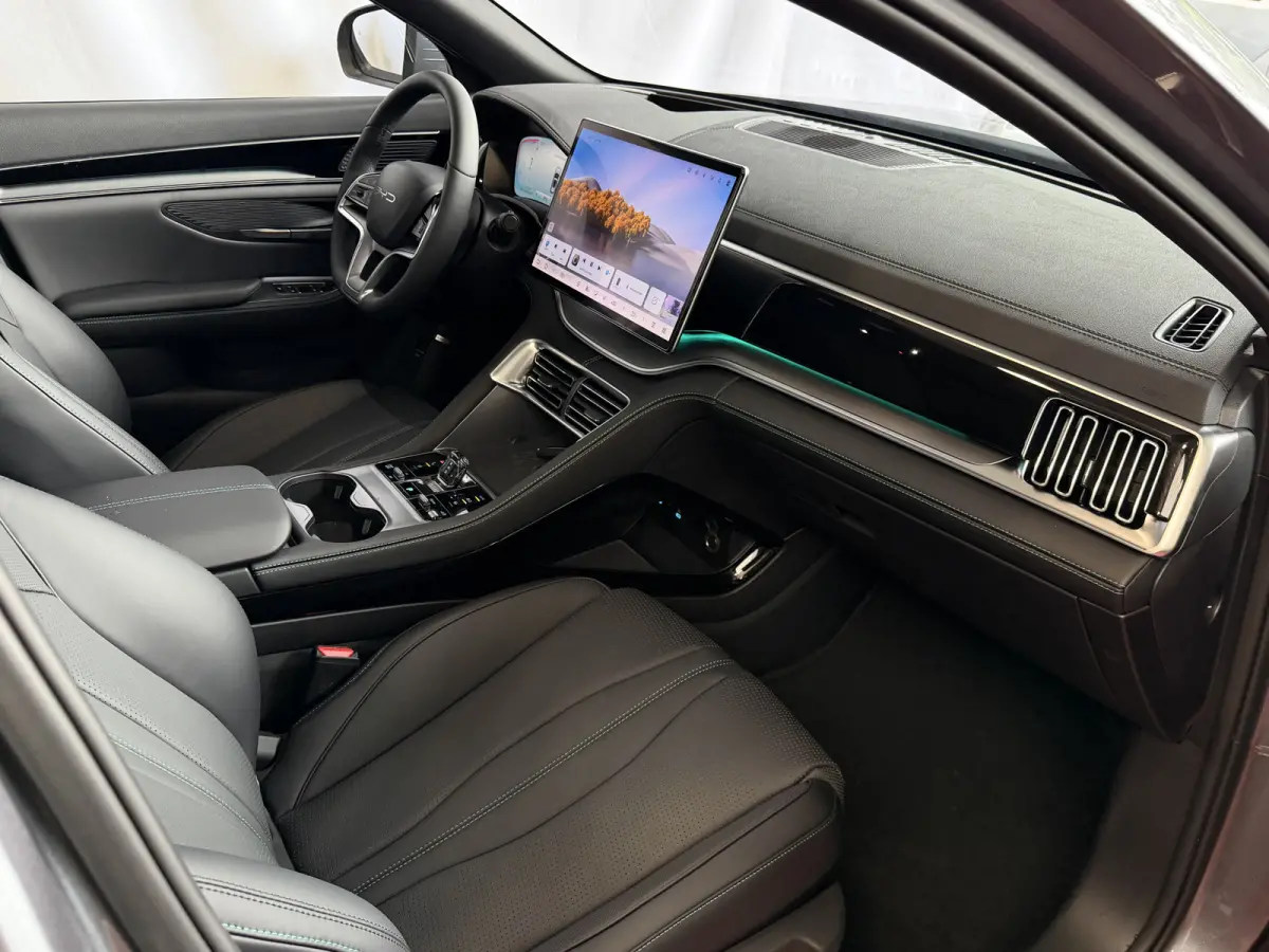 1.5 T DM-i AWD 324PK DESIGN Pano Dak Head‑Up 360° Camera Stoel‑/Stuurverwarming Stoelventilatie Infinity Audio 6 JAAR GARANTIE phev