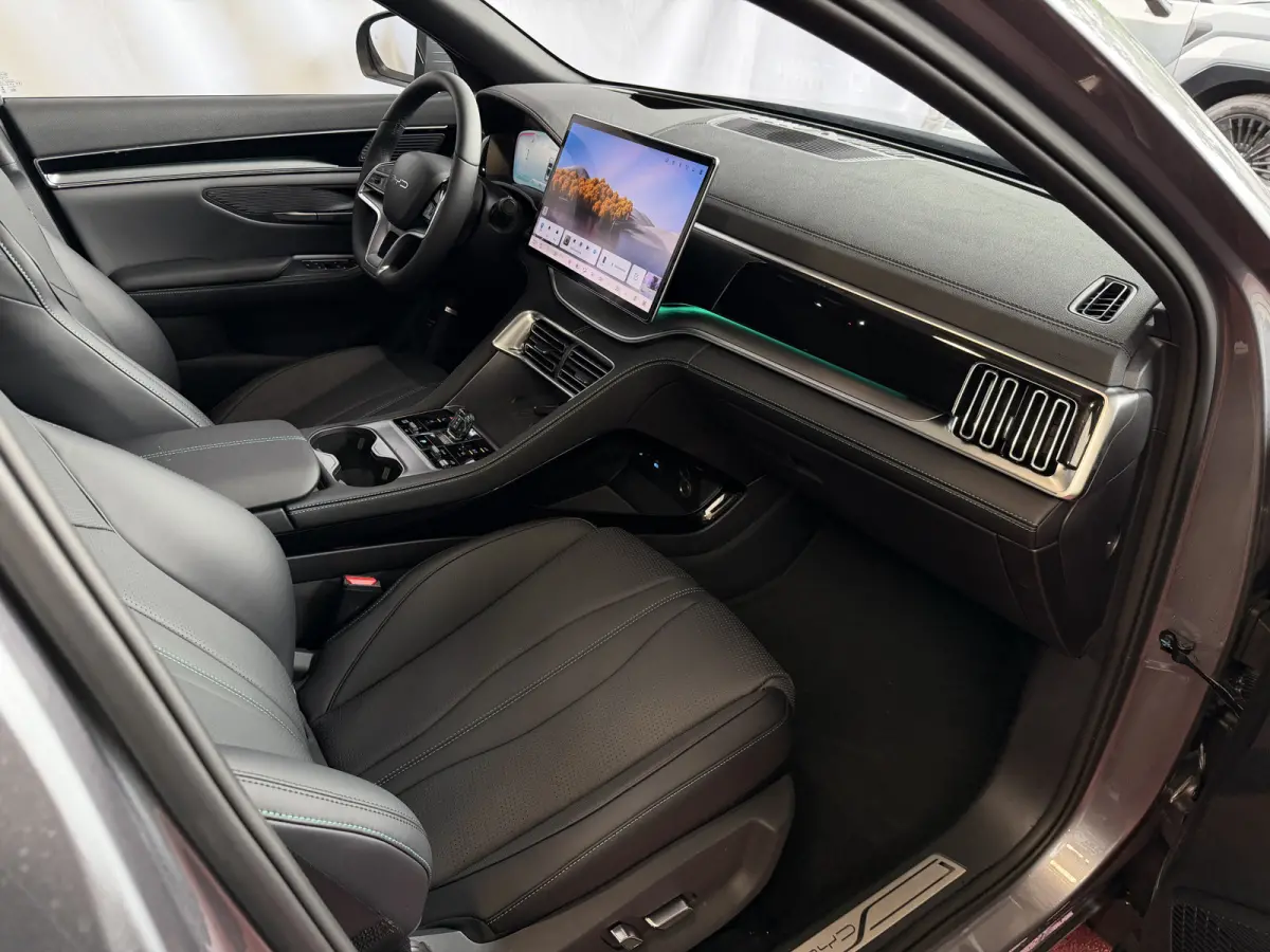 1.5 T DM-i AWD 324PK DESIGN Pano Dak Head‑Up 360° Camera Stoel‑/Stuurverwarming Stoelventilatie Infinity Audio 6 JAAR GARANTIE phev