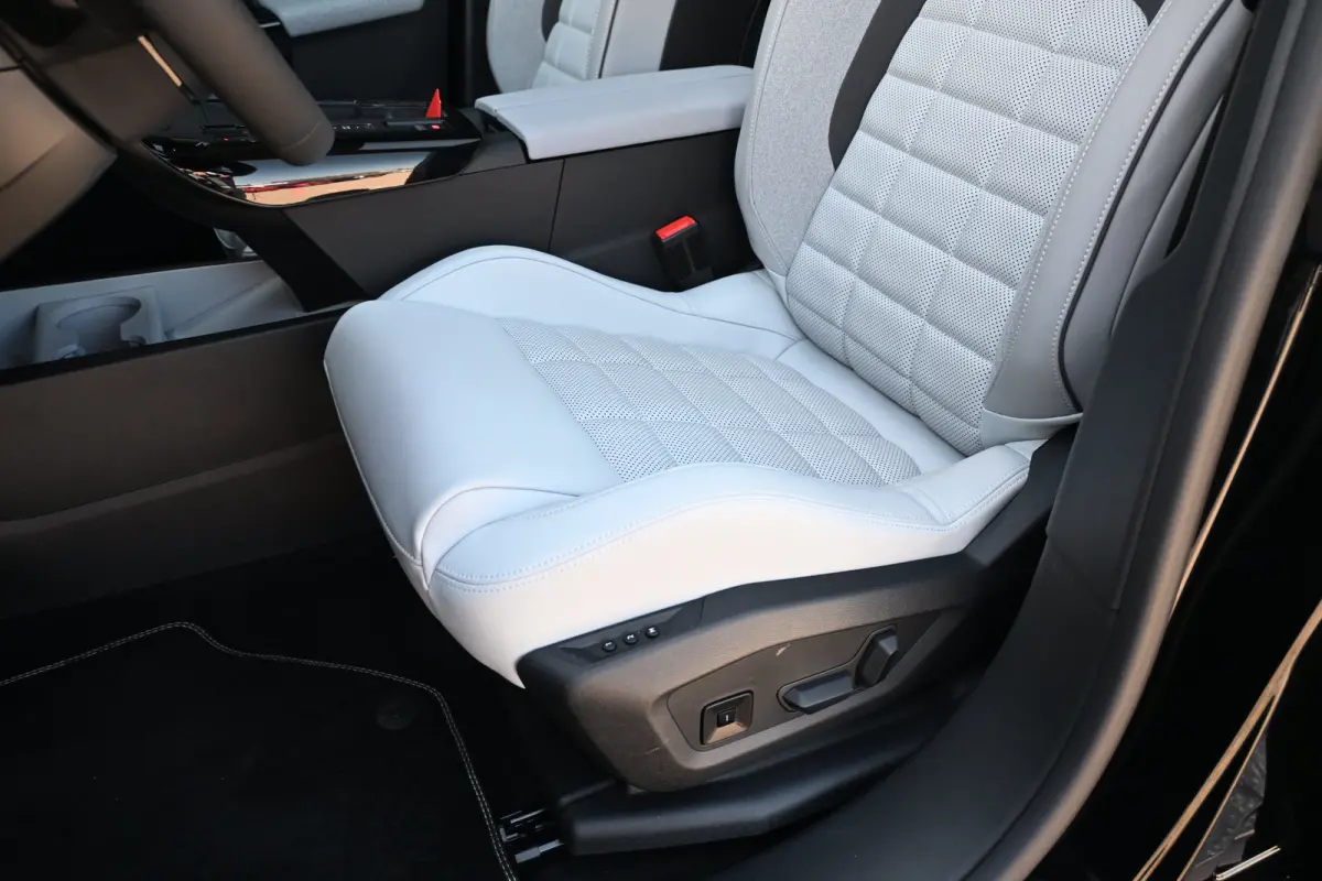 Max Comfort Range 73 kWh tot 8 jaar garantie! 99% SOH | Schuif-/Kanteldak | Navigatie | Massagestoelen | Leder | Adaptive Cruise | HUD | Stoel/Stuuverwarming | !!