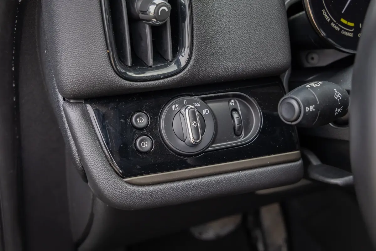 1.5 Cooper ALL4 Chili | Stoelverwarming | PDC V+A | Keyless | Cruise | Elektrisch bedienbare achterklep | Clima | Airco (automatisch) | Cruise control | Elektrisch bedienbare achterklep