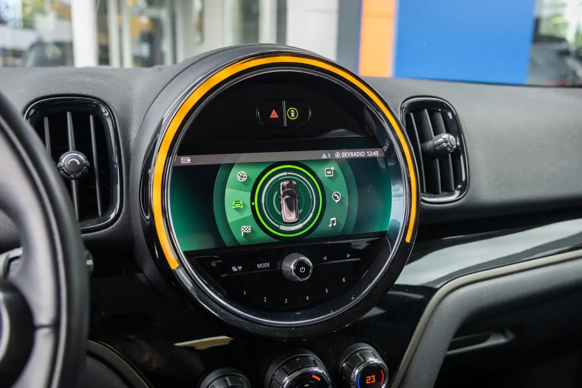 1.5 Cooper ALL4 Chili | Stoelverwarming | PDC V+A | Keyless | Cruise | Elektrisch bedienbare achterklep | Clima | Airco (automatisch) | Cruise control | Elektrisch bedienbare achterklep