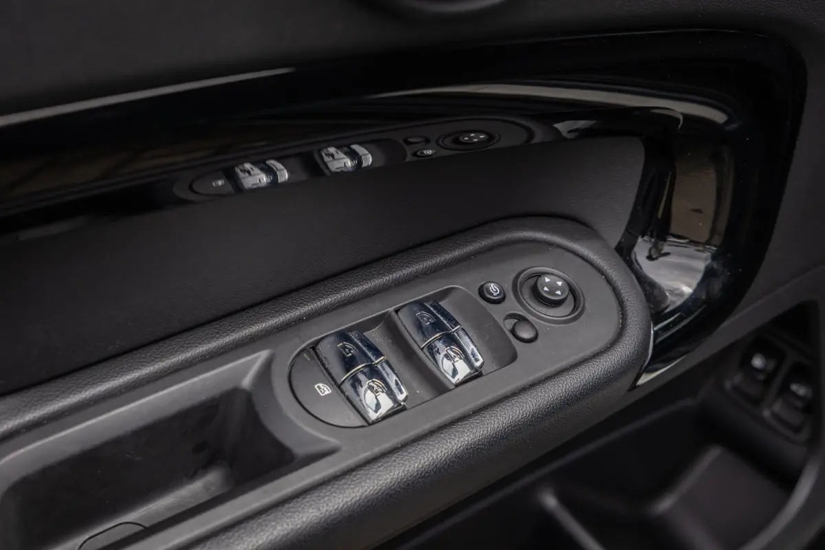 1.5 Cooper ALL4 Chili | Stoelverwarming | PDC V+A | Keyless | Cruise | Elektrisch bedienbare achterklep | Clima | Airco (automatisch) | Cruise control | Elektrisch bedienbare achterklep