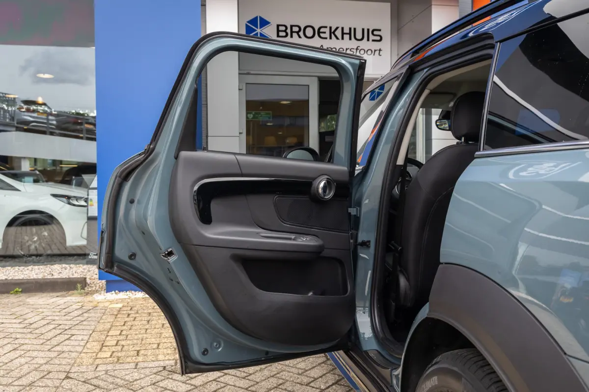 1.5 Cooper ALL4 Chili | Stoelverwarming | PDC V+A | Keyless | Cruise | Elektrisch bedienbare achterklep | Clima | Airco (automatisch) | Cruise control | Elektrisch bedienbare achterklep