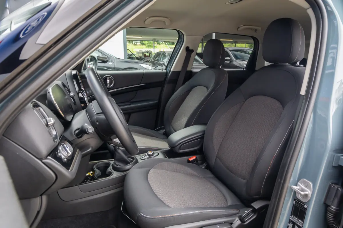 1.5 Cooper ALL4 Chili | Stoelverwarming | PDC V+A | Keyless | Cruise | Elektrisch bedienbare achterklep | Clima | Airco (automatisch) | Cruise control | Elektrisch bedienbare achterklep