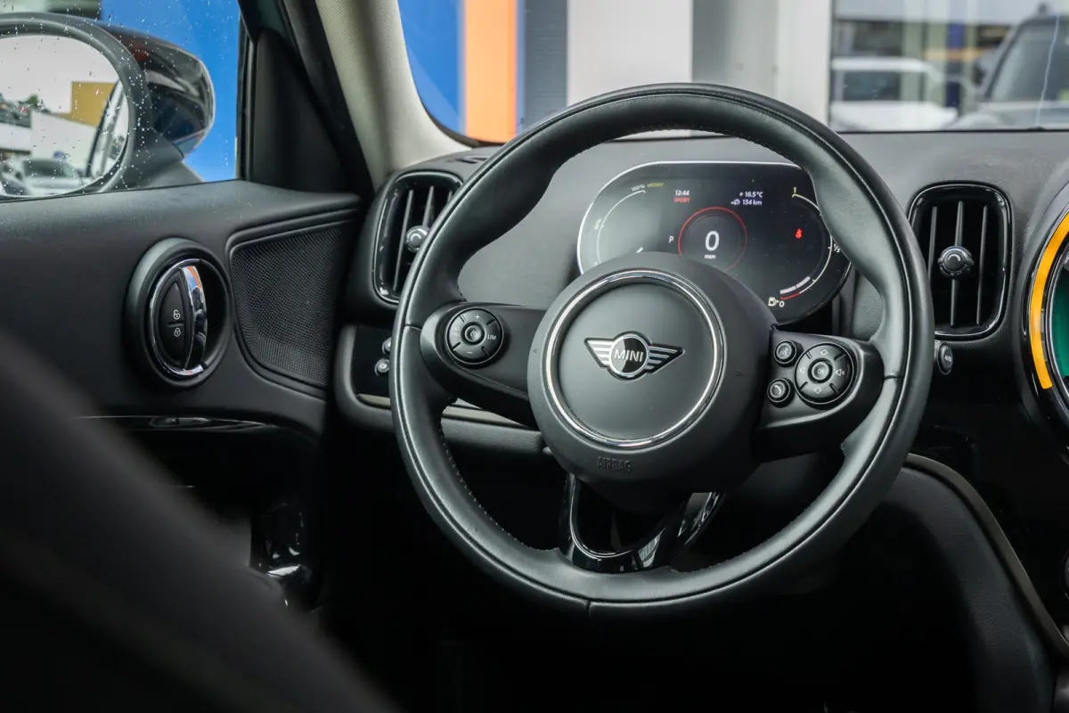1.5 Cooper ALL4 Chili | Stoelverwarming | PDC V+A | Keyless | Cruise | Elektrisch bedienbare achterklep | Clima | Airco (automatisch) | Cruise control | Elektrisch bedienbare achterklep