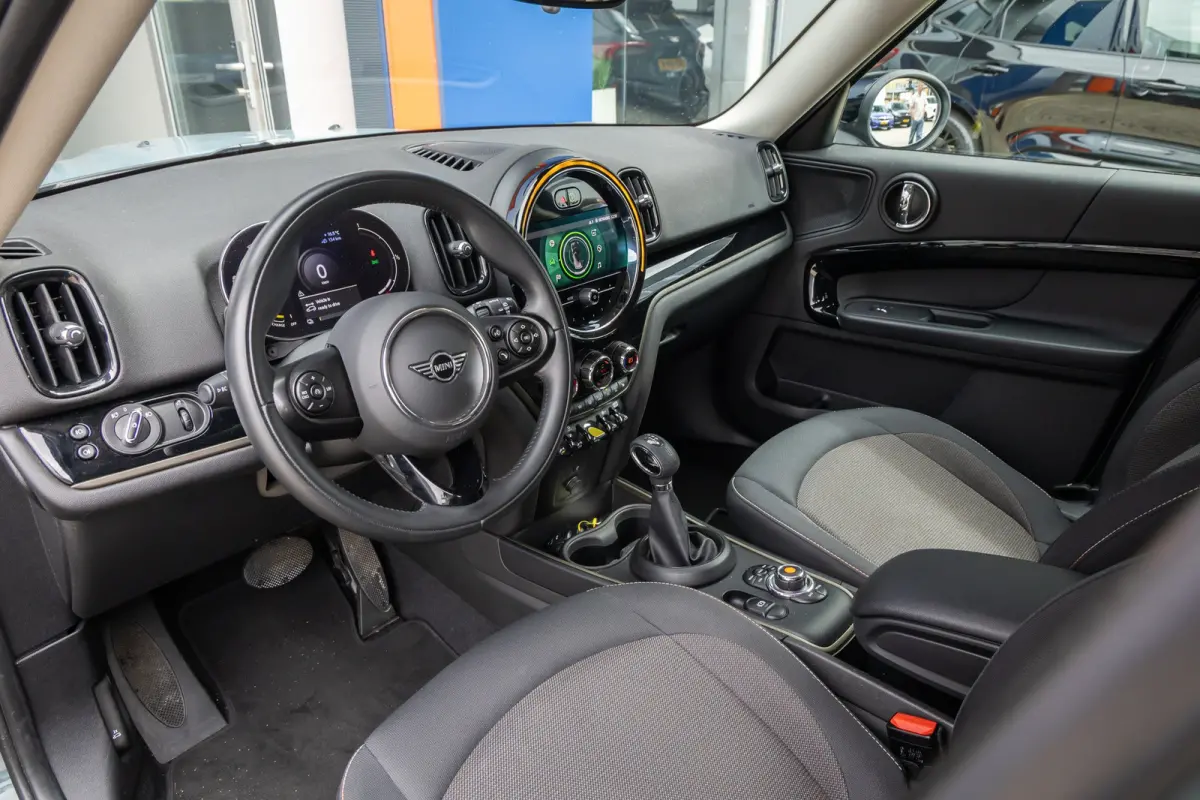 1.5 Cooper ALL4 Chili | Stoelverwarming | PDC V+A | Keyless | Cruise | Elektrisch bedienbare achterklep | Clima | Airco (automatisch) | Cruise control | Elektrisch bedienbare achterklep