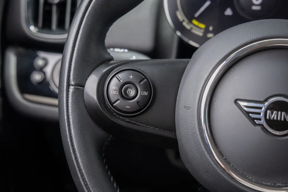 1.5 Cooper ALL4 Chili | Stoelverwarming | PDC V+A | Keyless | Cruise | Elektrisch bedienbare achterklep | Clima | Airco (automatisch) | Cruise control | Elektrisch bedienbare achterklep