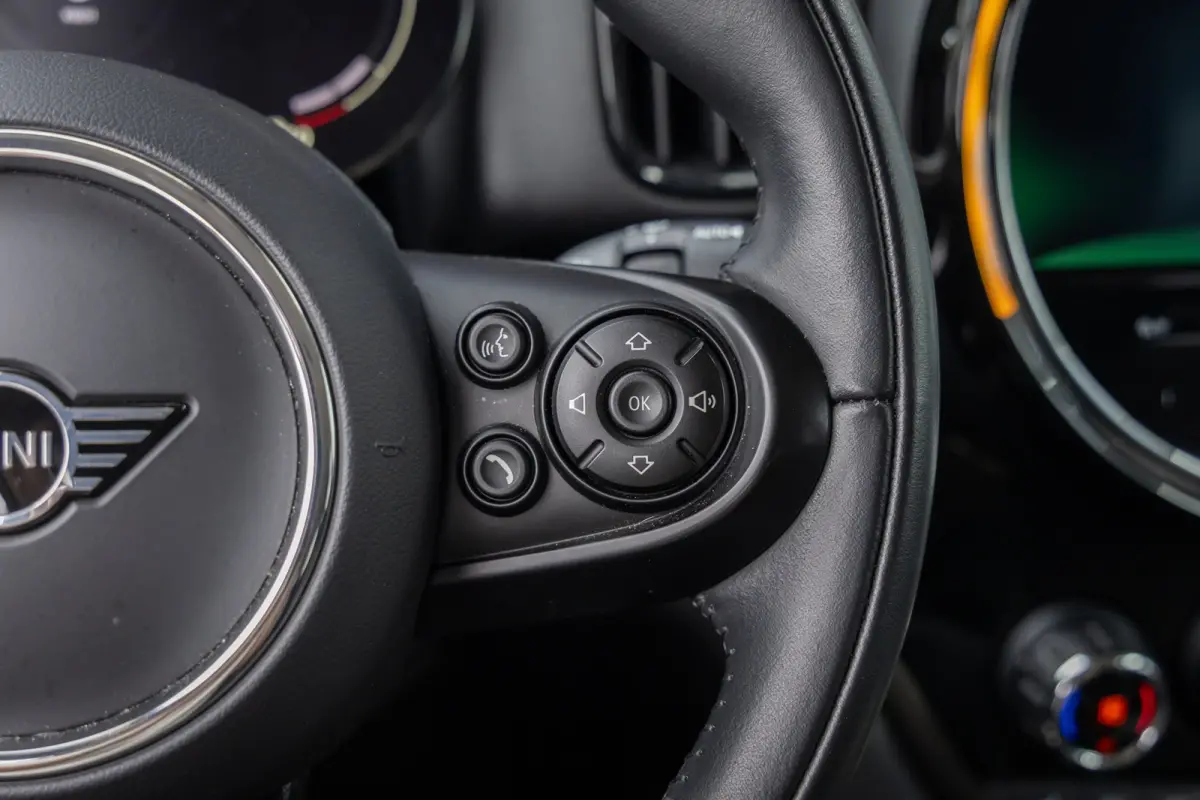 1.5 Cooper ALL4 Chili | Stoelverwarming | PDC V+A | Keyless | Cruise | Elektrisch bedienbare achterklep | Clima | Airco (automatisch) | Cruise control | Elektrisch bedienbare achterklep
