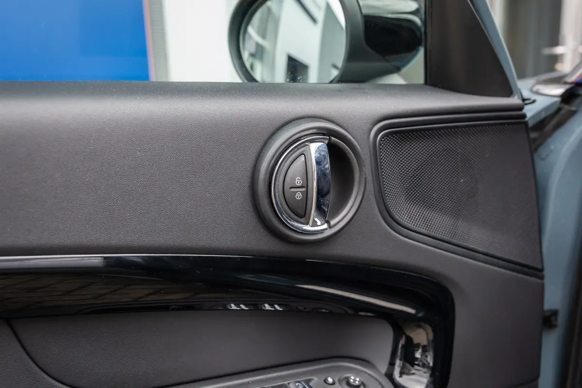 1.5 Cooper ALL4 Chili | Stoelverwarming | PDC V+A | Keyless | Cruise | Elektrisch bedienbare achterklep | Clima | Airco (automatisch) | Cruise control | Elektrisch bedienbare achterklep