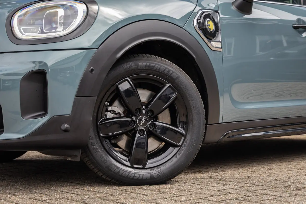 1.5 Cooper ALL4 Chili | Stoelverwarming | PDC V+A | Keyless | Cruise | Elektrisch bedienbare achterklep | Clima | Airco (automatisch) | Cruise control | Elektrisch bedienbare achterklep