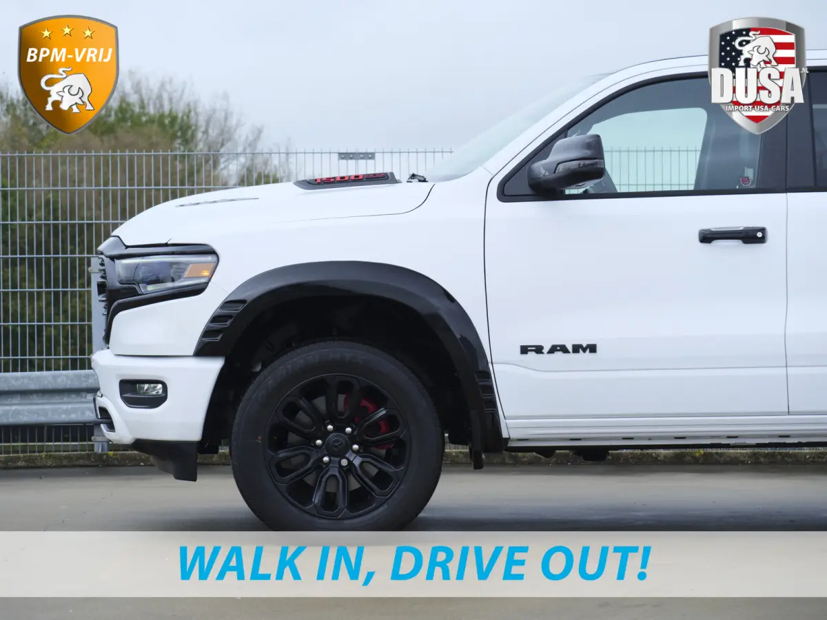 1500 | Limited | 5.7 V8 | HEMI | Night Edition | Panorama dak  | Luchtvering | BPM-VRIJ | Bright white Getoonde accessoires zijn verkrijgbaar tegen meerprijs