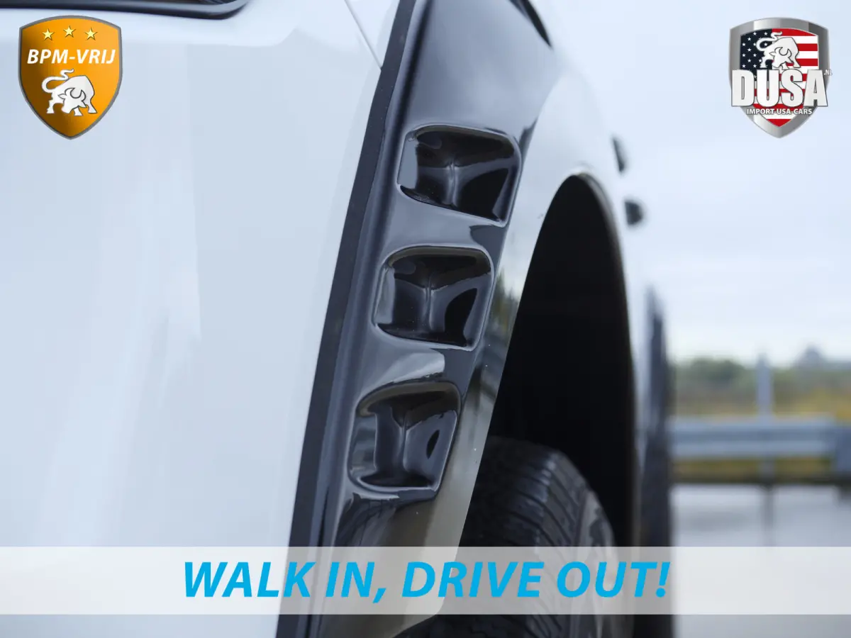 1500 | Limited | 5.7 V8 | HEMI | Night Edition | Panorama dak  | Luchtvering | BPM-VRIJ | Bright white Getoonde accessoires zijn verkrijgbaar tegen meerprijs