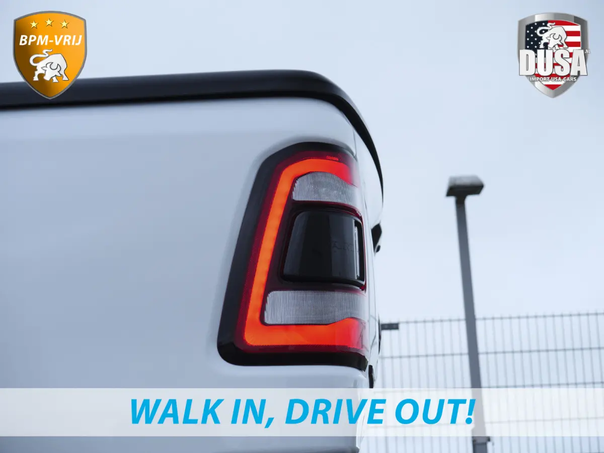 1500 | Limited | 5.7 V8 | HEMI | Night Edition | Panorama dak  | Luchtvering | BPM-VRIJ | Bright white Getoonde accessoires zijn verkrijgbaar tegen meerprijs