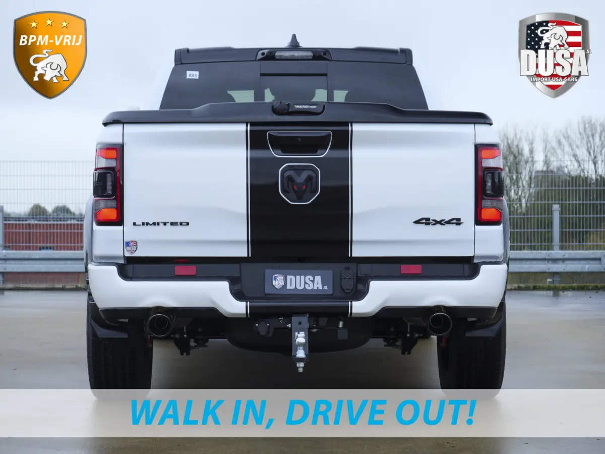 1500 | Limited | 5.7 V8 | HEMI | Night Edition | Panorama dak  | Luchtvering | BPM-VRIJ | Bright white Getoonde accessoires zijn verkrijgbaar tegen meerprijs